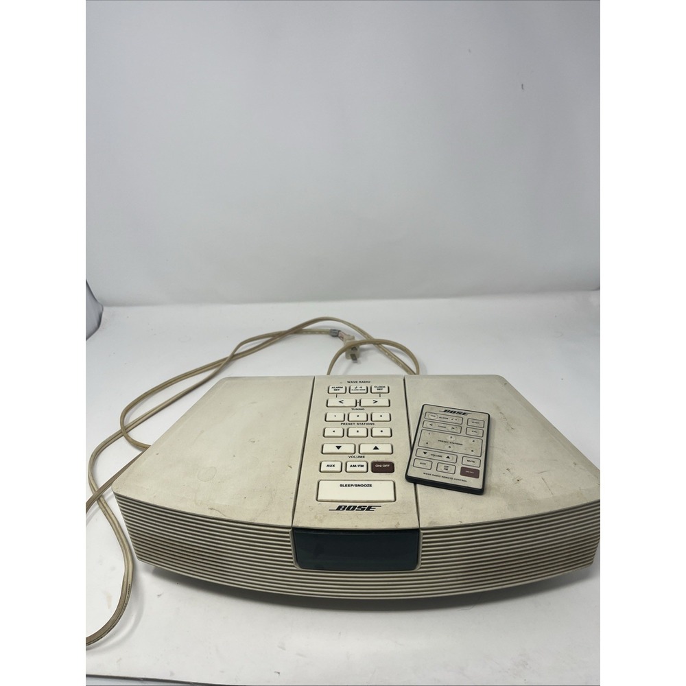 Bose Wave Radio AWR1-1W AM/FM/AUX Clock Radio, White with Remote and Power Cord